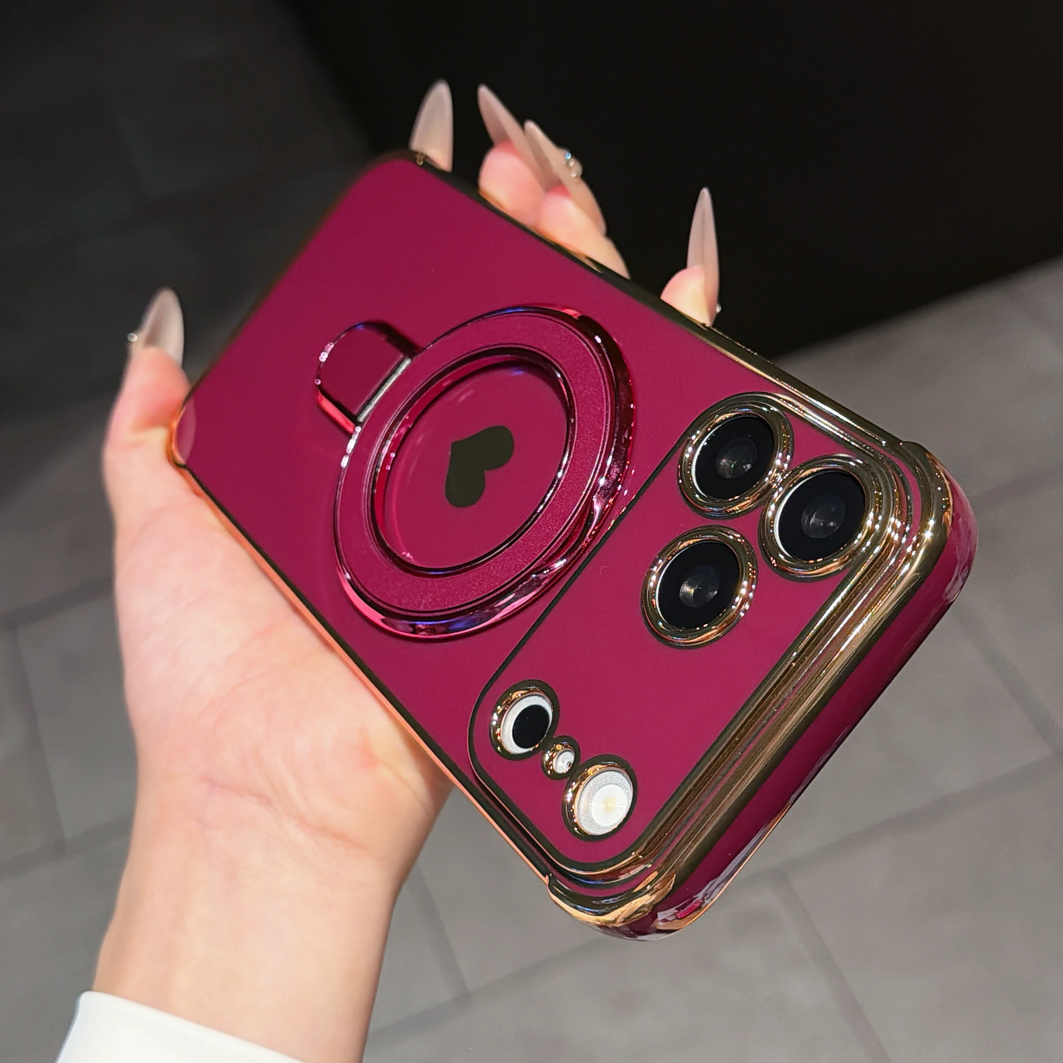 Modne, błyszczące etui w jedno – Apple Iphone 15 recenzja i cena